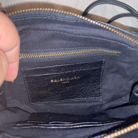 City Cross Body with detachable strap - Picture 3 of 4